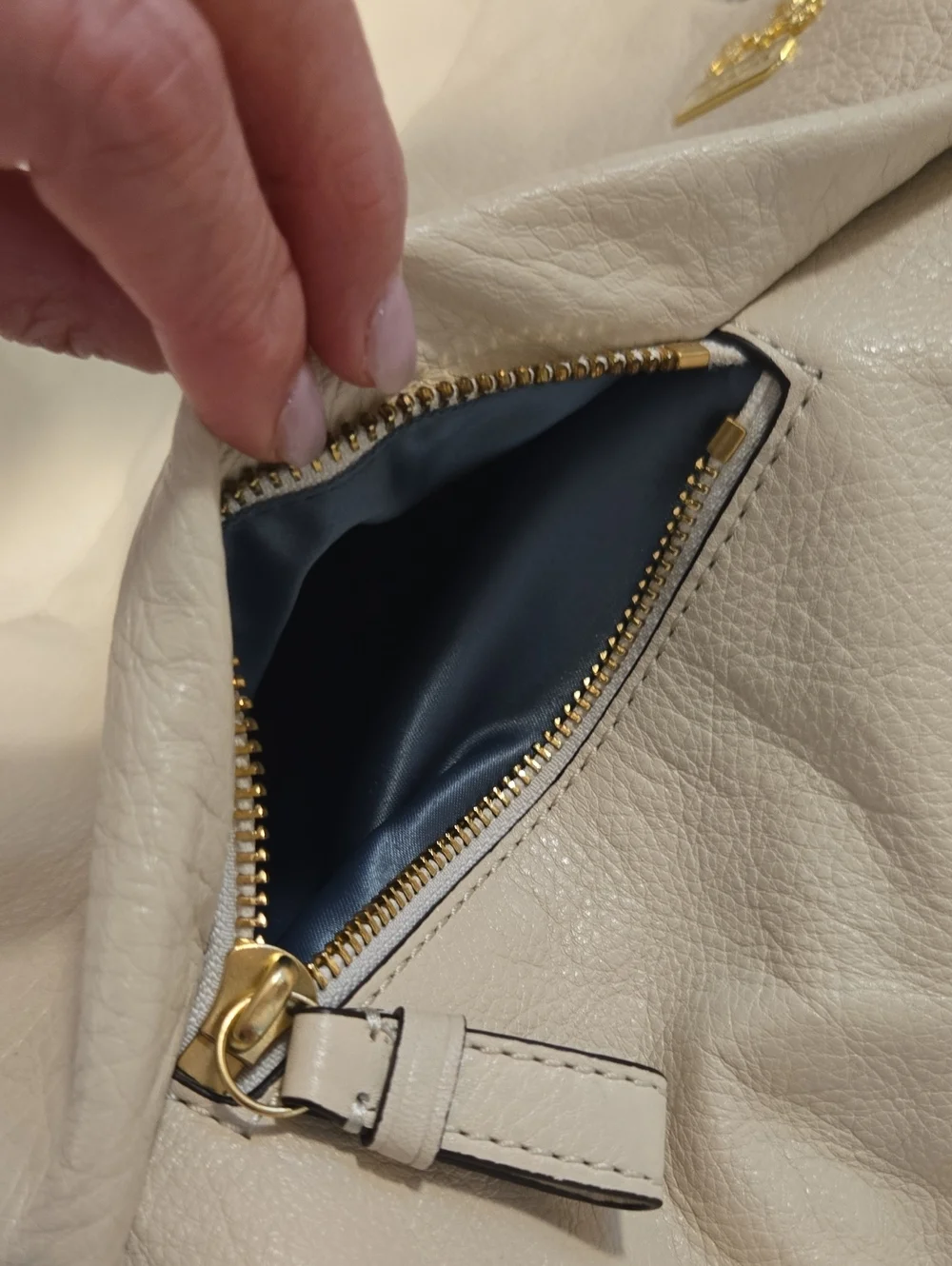 LIKE NEW! Vintage Coach Madison Isabelle Hobo-Ivory